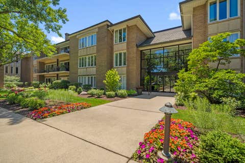 Photo of 2 Oak Brook Club Drive #C106, Oak Brook, IL 60523 (MLS # 12690564)