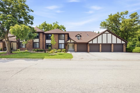 Tiny photo for 5804 Doe Circle #6, Westmont, IL 60559 (MLS # 12714814)