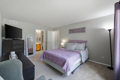 Tiny photo for 5804 Doe Circle #6, Westmont, IL 60559 (MLS # 12714814)