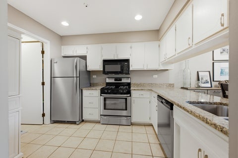 Tiny photo for 5804 Doe Circle #6, Westmont, IL 60559 (MLS # 12714814)