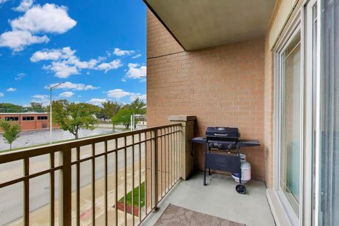 Tiny photo for 77 N Wolf Road #312, Northlake, IL 60164 (MLS # 12498680)
