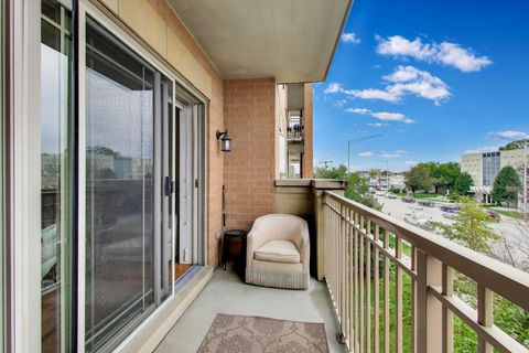 Tiny photo for 77 N Wolf Road #312, Northlake, IL 60164 (MLS # 12498680)