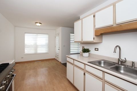 Tiny photo for 400 Woodview Circle #A, Elgin, IL 60120 (MLS # 12620650)