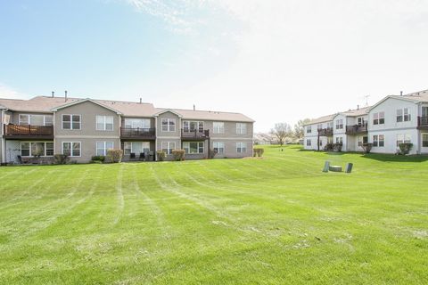 Tiny photo for 400 Woodview Circle #A, Elgin, IL 60120 (MLS # 12620650)