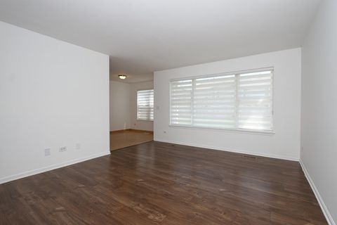 Tiny photo for 400 Woodview Circle #A, Elgin, IL 60120 (MLS # 12620650)