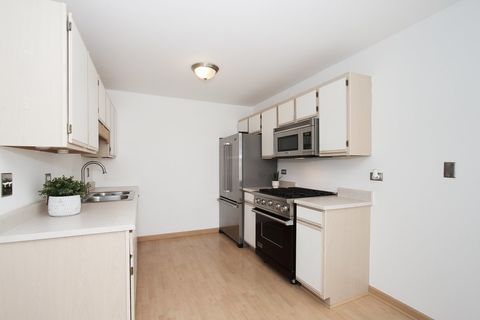 Tiny photo for 400 Woodview Circle #A, Elgin, IL 60120 (MLS # 12620650)