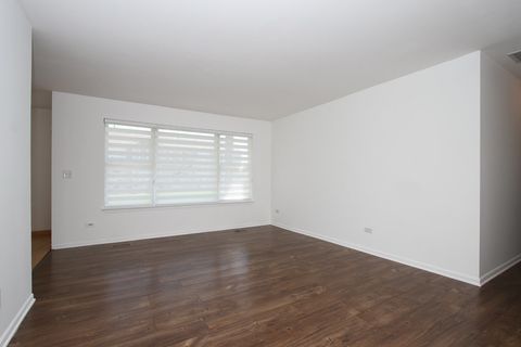 Tiny photo for 400 Woodview Circle #A, Elgin, IL 60120 (MLS # 12620650)