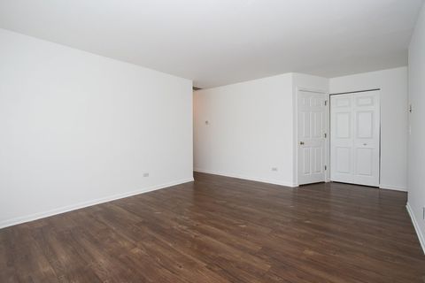 Tiny photo for 400 Woodview Circle #A, Elgin, IL 60120 (MLS # 12620650)