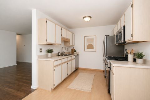 Tiny photo for 400 Woodview Circle #A, Elgin, IL 60120 (MLS # 12620650)