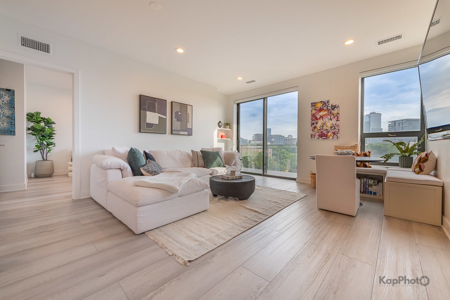 859 W Erie Street 506