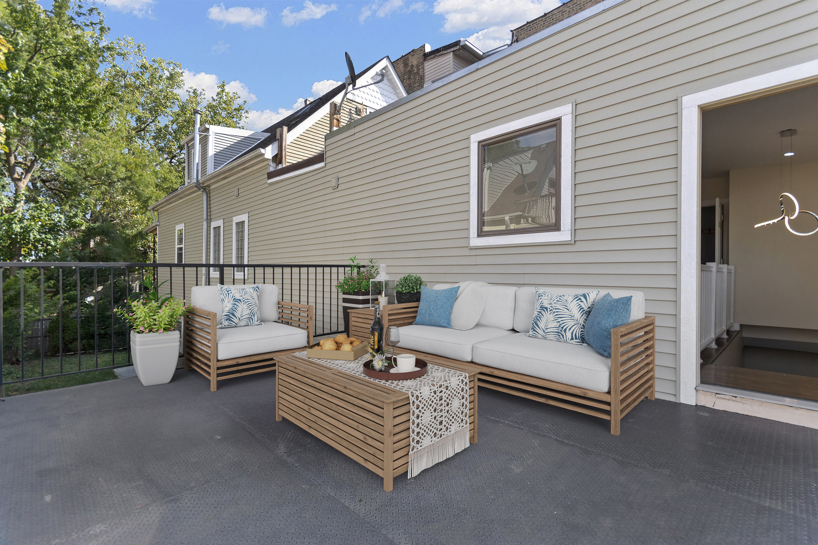 Chicago, Illinois 60618, United States, 5 Bedrooms Bedrooms, ,4 BathroomsBathrooms,Residential,Active,230487