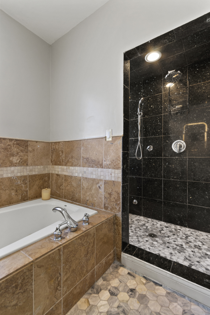 Chicago, Illinois 60618, United States, 5 Bedrooms Bedrooms, ,4 BathroomsBathrooms,Residential,Active,230487