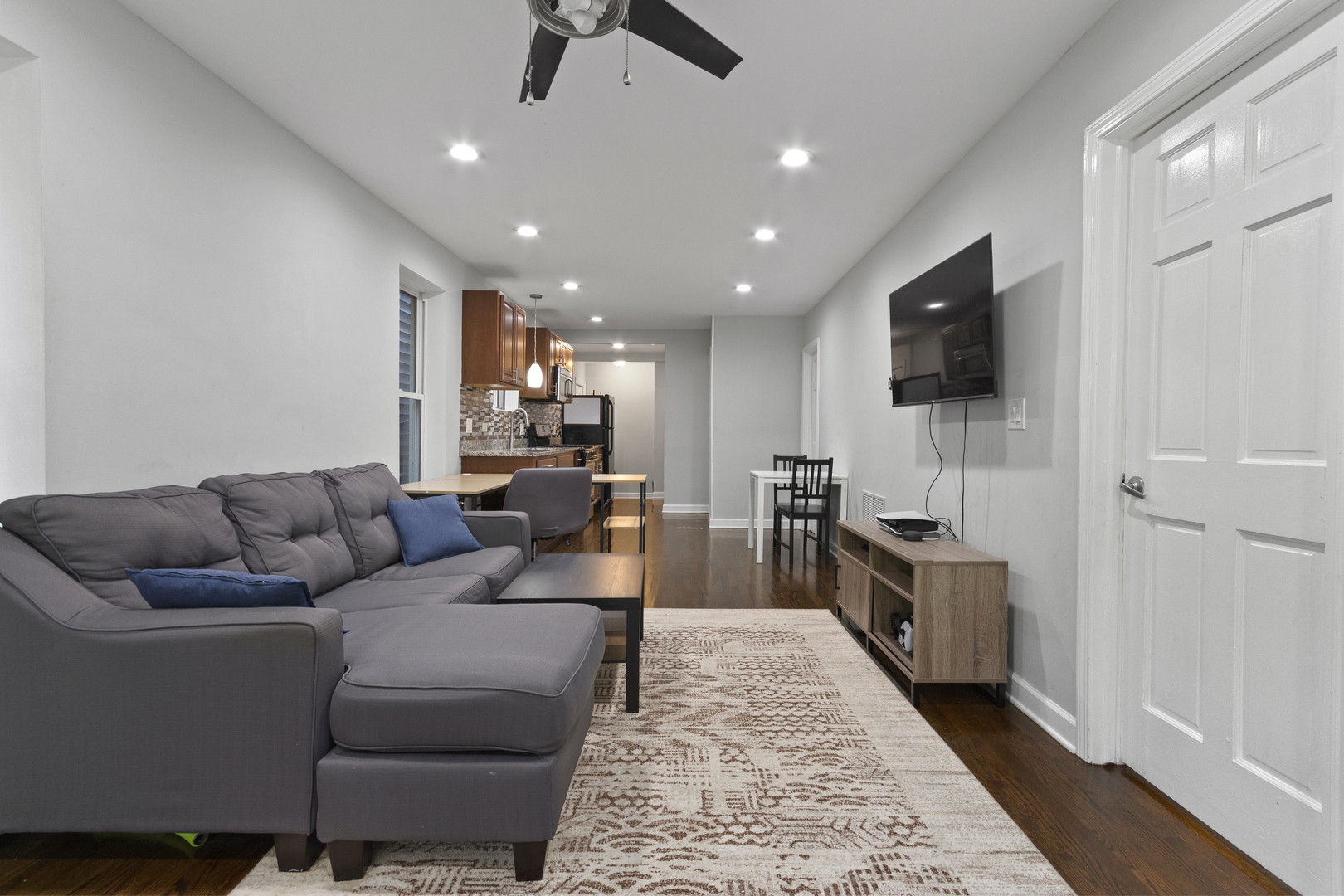 Chicago, Illinois 60618, United States, 5 Bedrooms Bedrooms, ,4 BathroomsBathrooms,Residential,Active,230487