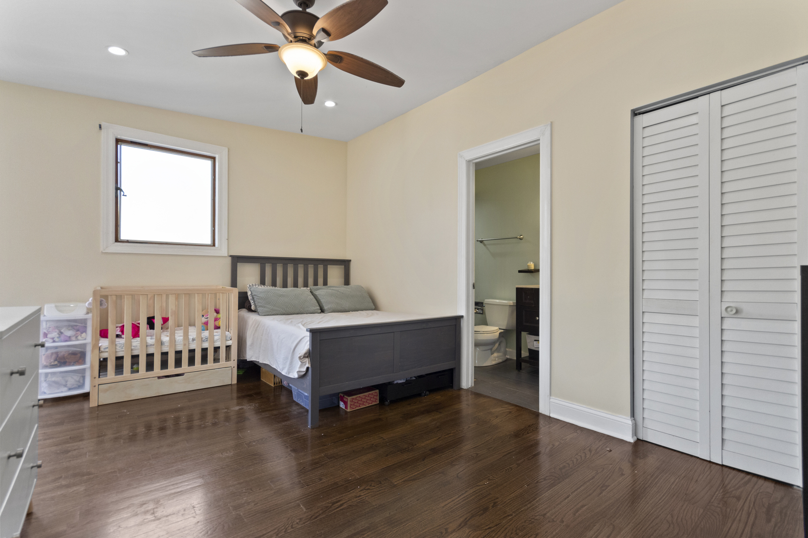 Chicago, Illinois 60618, United States, 5 Bedrooms Bedrooms, ,4 BathroomsBathrooms,Residential,Active,230487