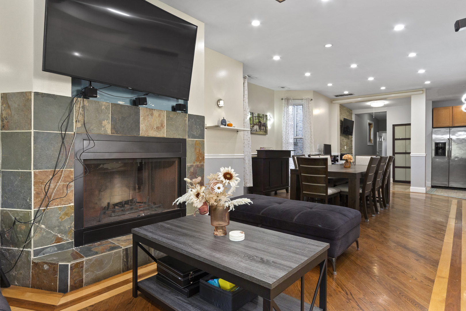 Chicago, Illinois 60618, United States, 5 Bedrooms Bedrooms, ,4 BathroomsBathrooms,Residential,Active,230487