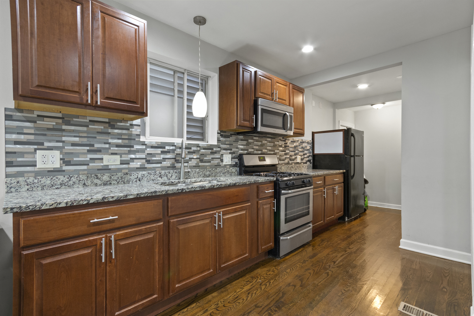 Chicago, Illinois 60618, United States, 5 Bedrooms Bedrooms, ,4 BathroomsBathrooms,Residential,Active,230487