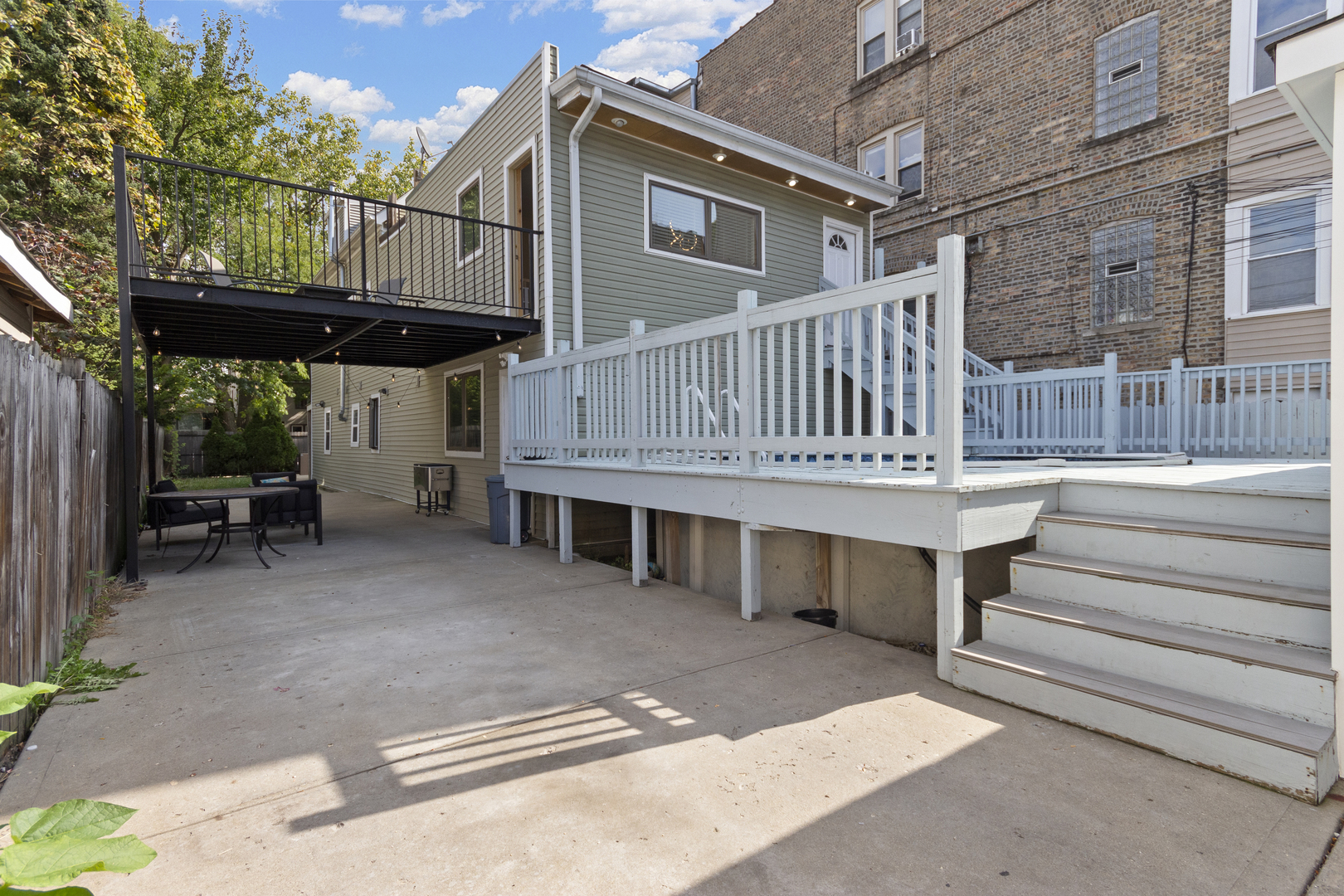 Chicago, Illinois 60618, United States, 5 Bedrooms Bedrooms, ,4 BathroomsBathrooms,Residential,Active,230487