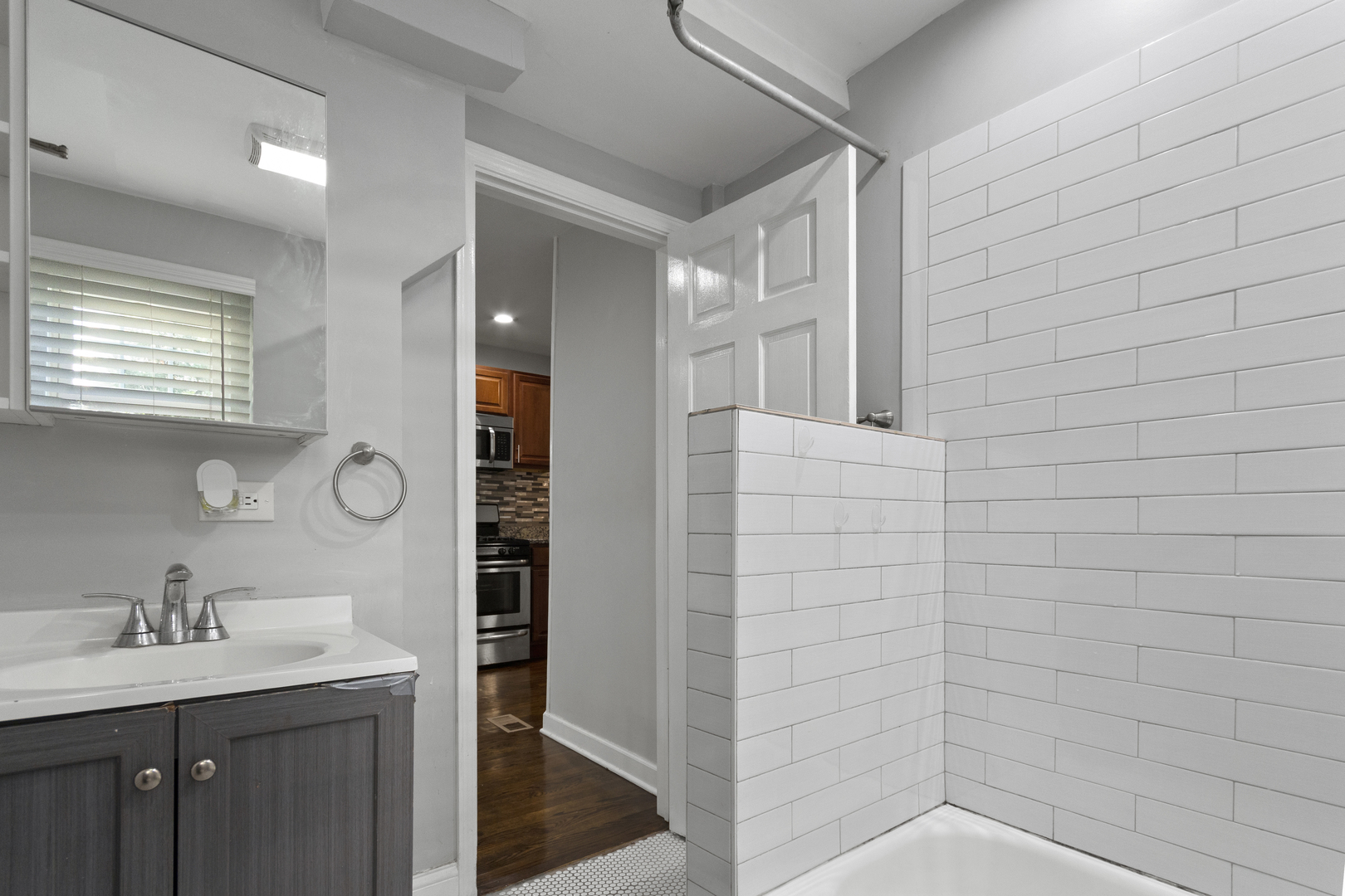 Chicago, Illinois 60618, United States, 5 Bedrooms Bedrooms, ,4 BathroomsBathrooms,Residential,Active,230487