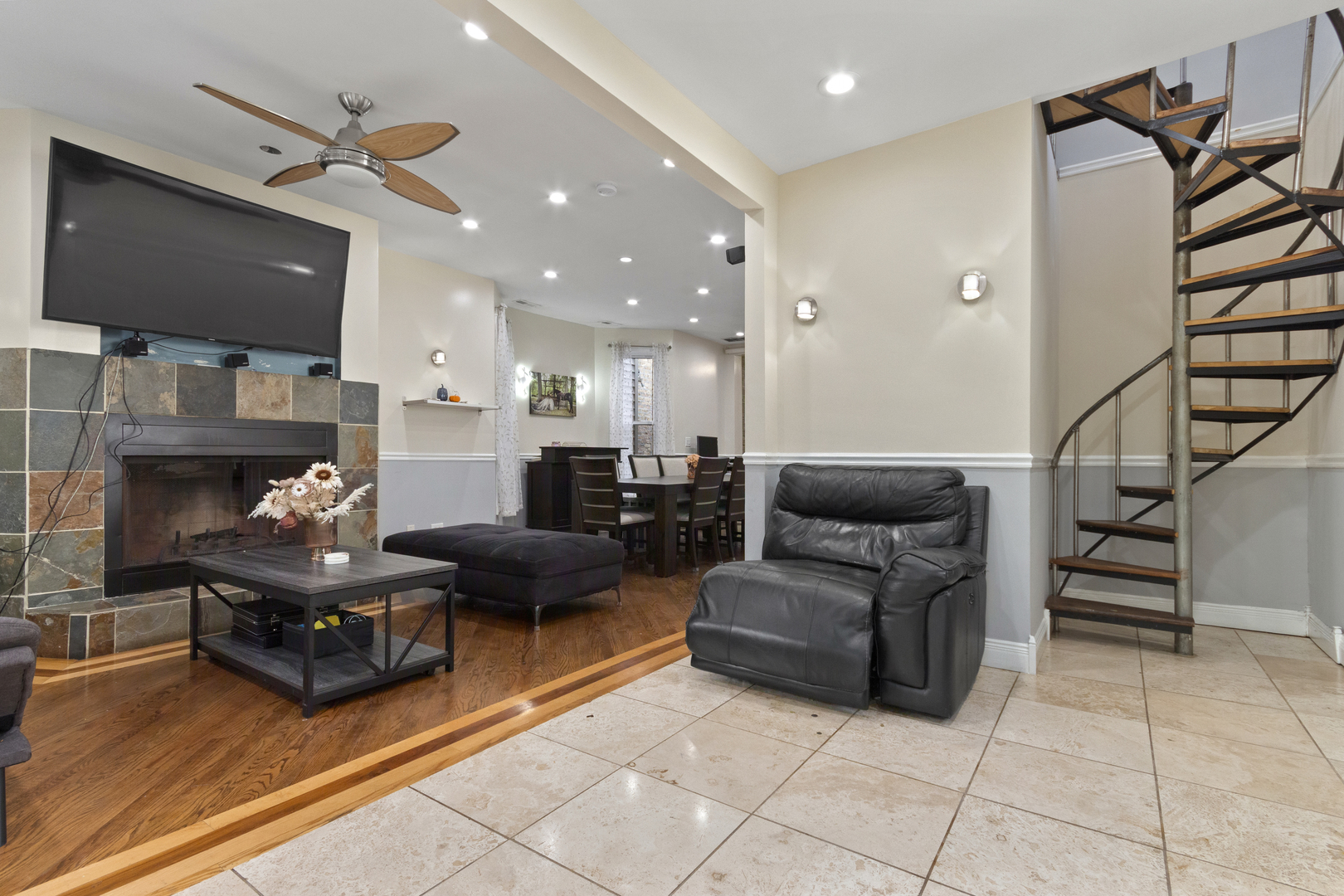 Chicago, Illinois 60618, United States, 5 Bedrooms Bedrooms, ,4 BathroomsBathrooms,Residential,Active,230487