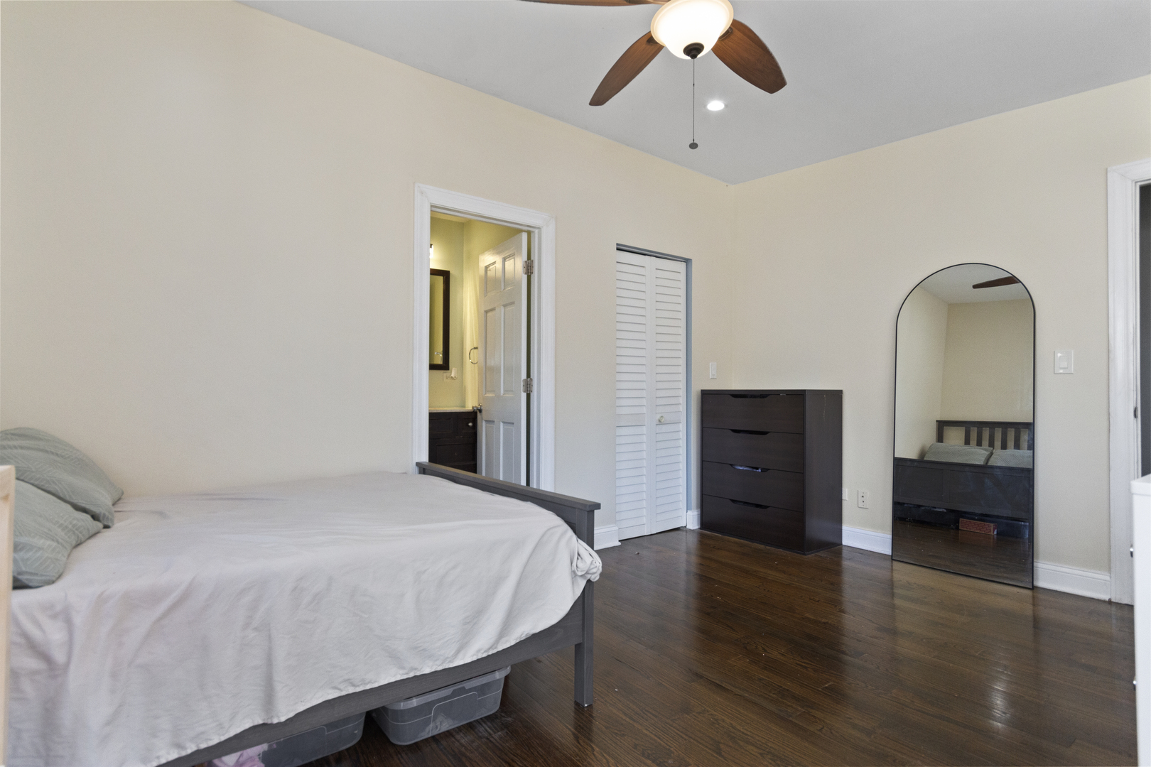 Chicago, Illinois 60618, United States, 5 Bedrooms Bedrooms, ,4 BathroomsBathrooms,Residential,Active,230487