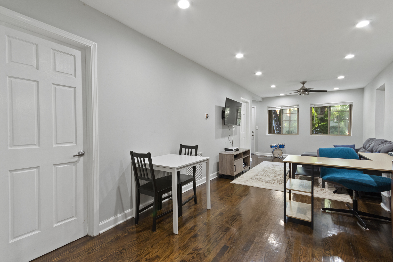 Chicago, Illinois 60618, United States, 5 Bedrooms Bedrooms, ,4 BathroomsBathrooms,Residential,Active,230487