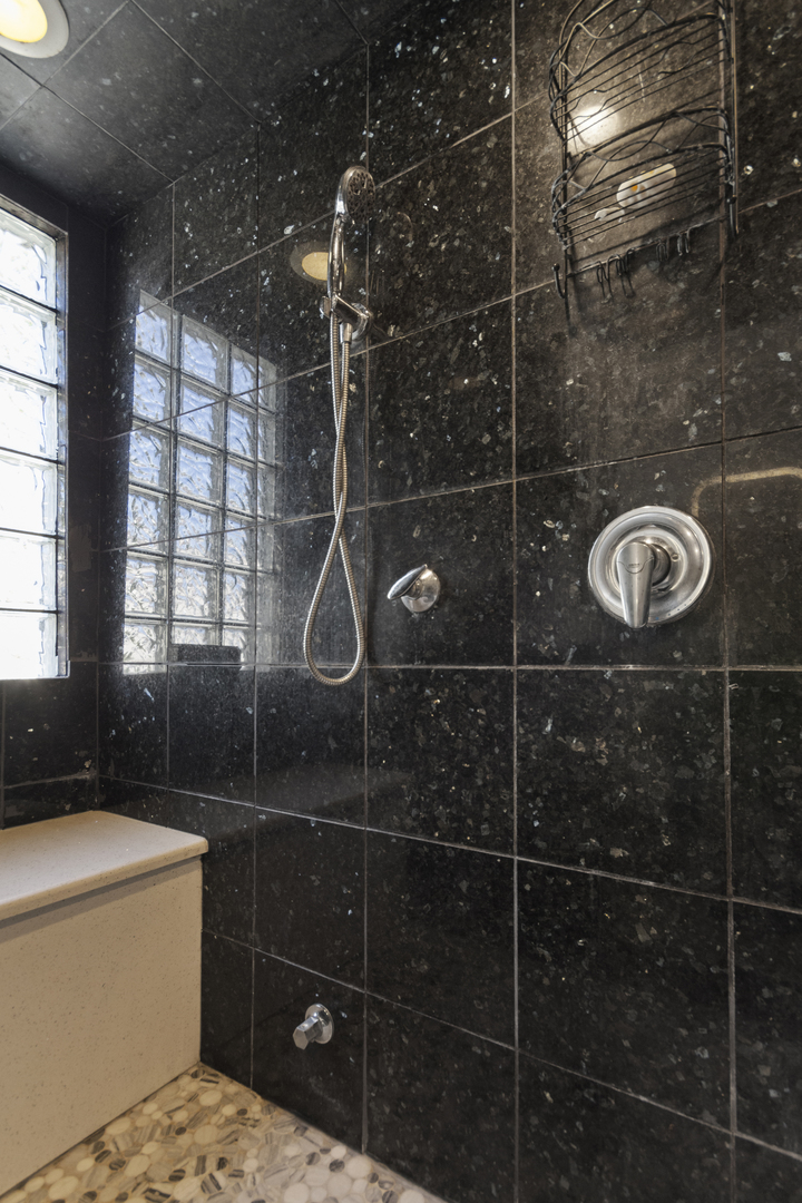 Chicago, Illinois 60618, United States, 5 Bedrooms Bedrooms, ,4 BathroomsBathrooms,Residential,Active,230487