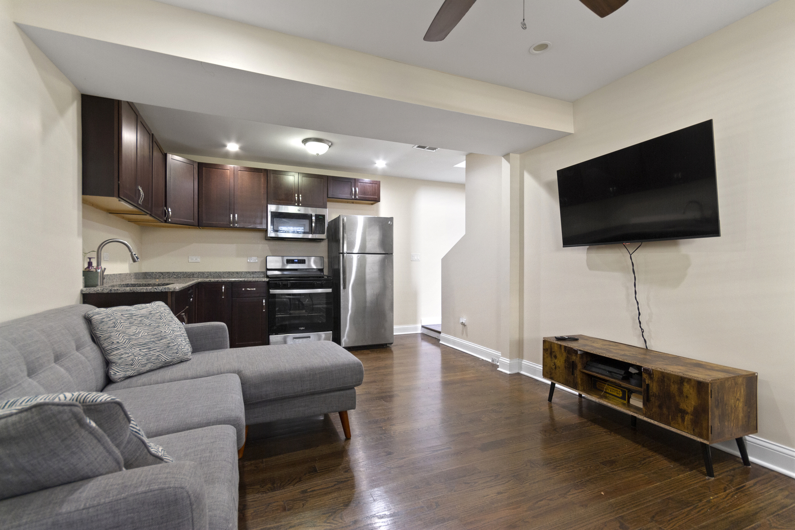 Chicago, Illinois 60618, United States, 5 Bedrooms Bedrooms, ,4 BathroomsBathrooms,Residential,Active,230487