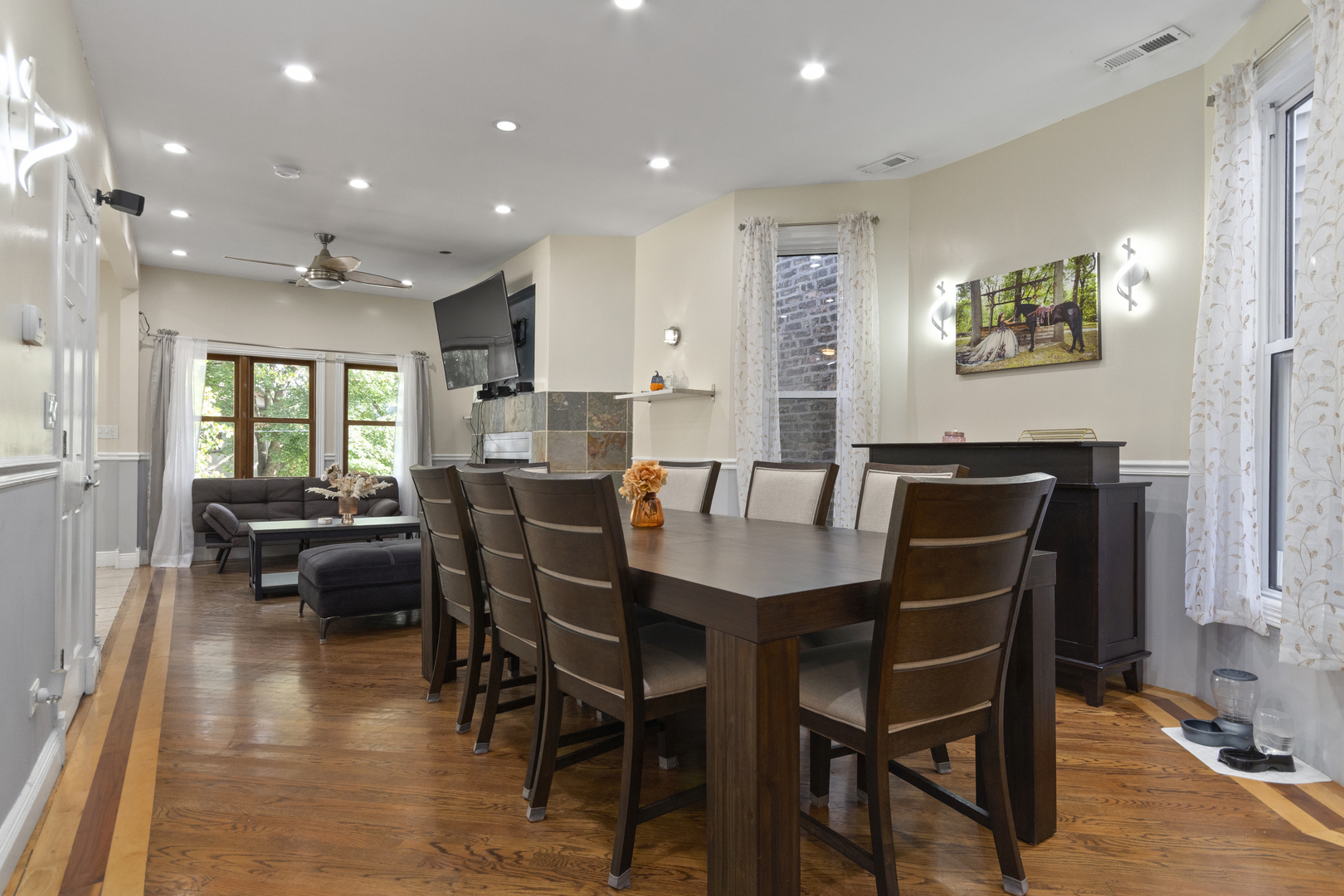 Chicago, Illinois 60618, United States, 5 Bedrooms Bedrooms, ,4 BathroomsBathrooms,Residential,Active,230487