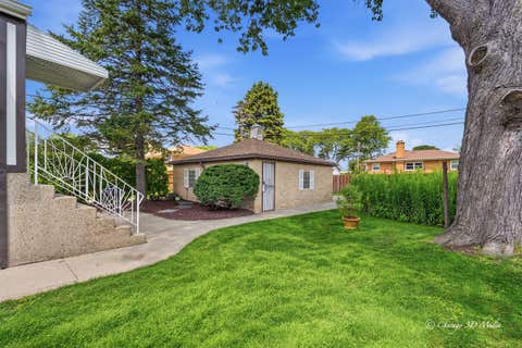 Tiny photo for 3944 W Greenleaf Avenue, Lincolnwood, IL 60712 (MLS # 12726161)