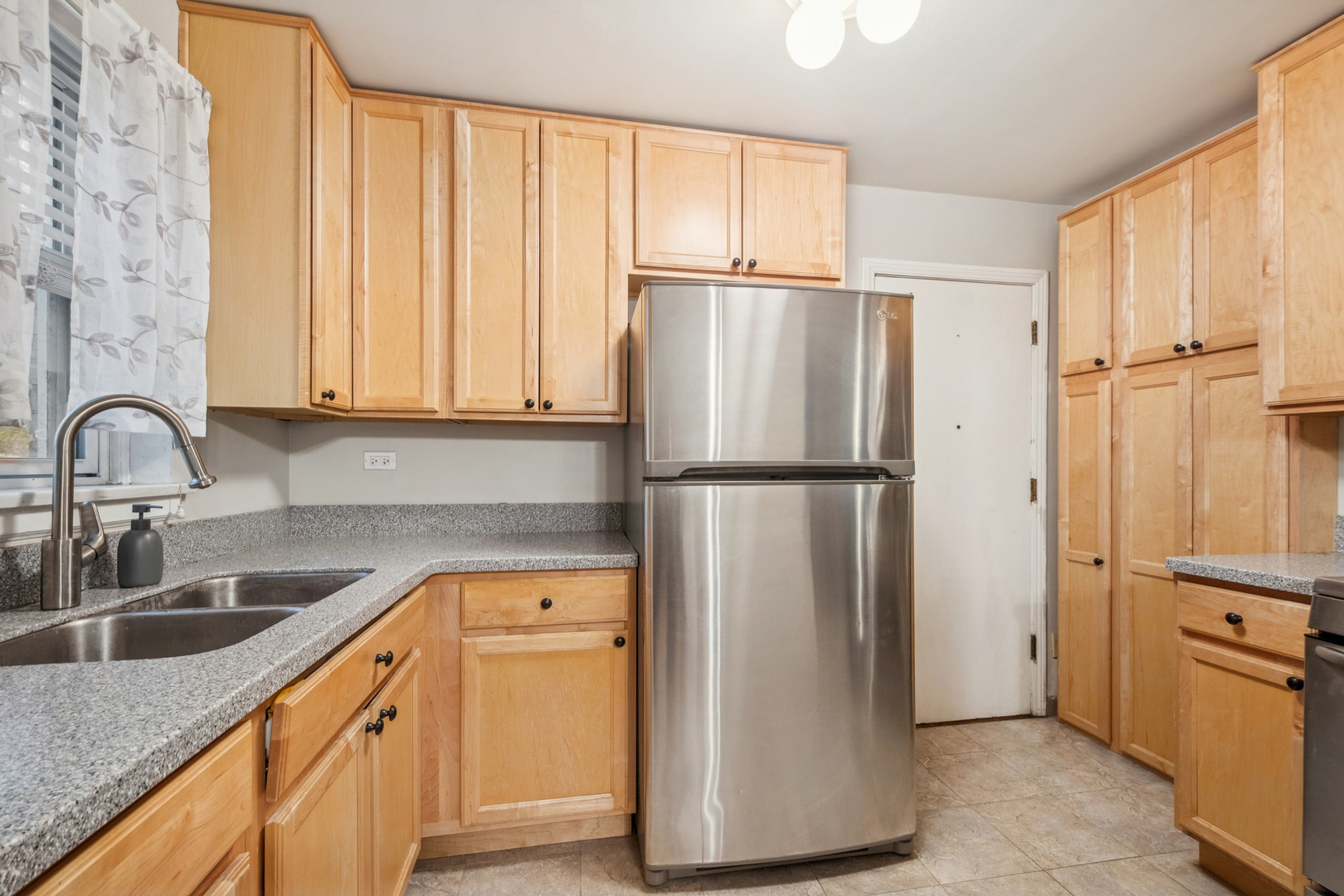 520 Michigan Avenue 1E