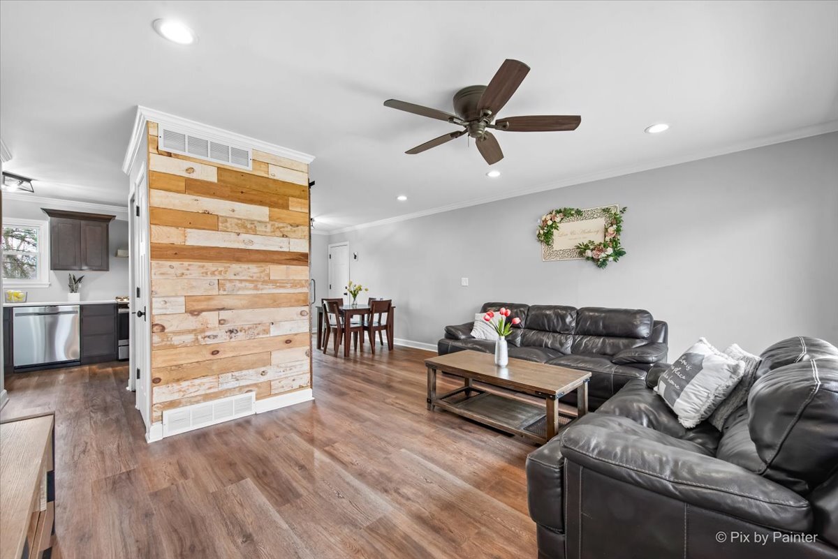 219 E Streamwood Boulevard
