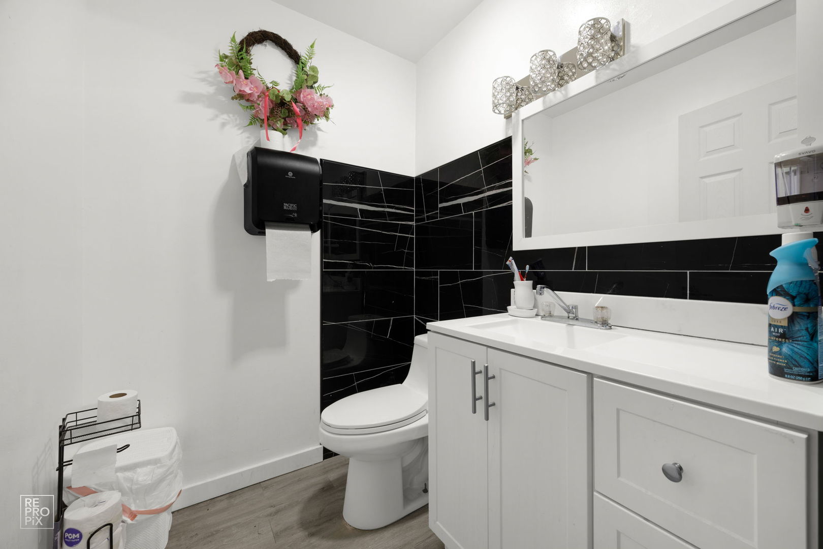 3432 W 60th Place