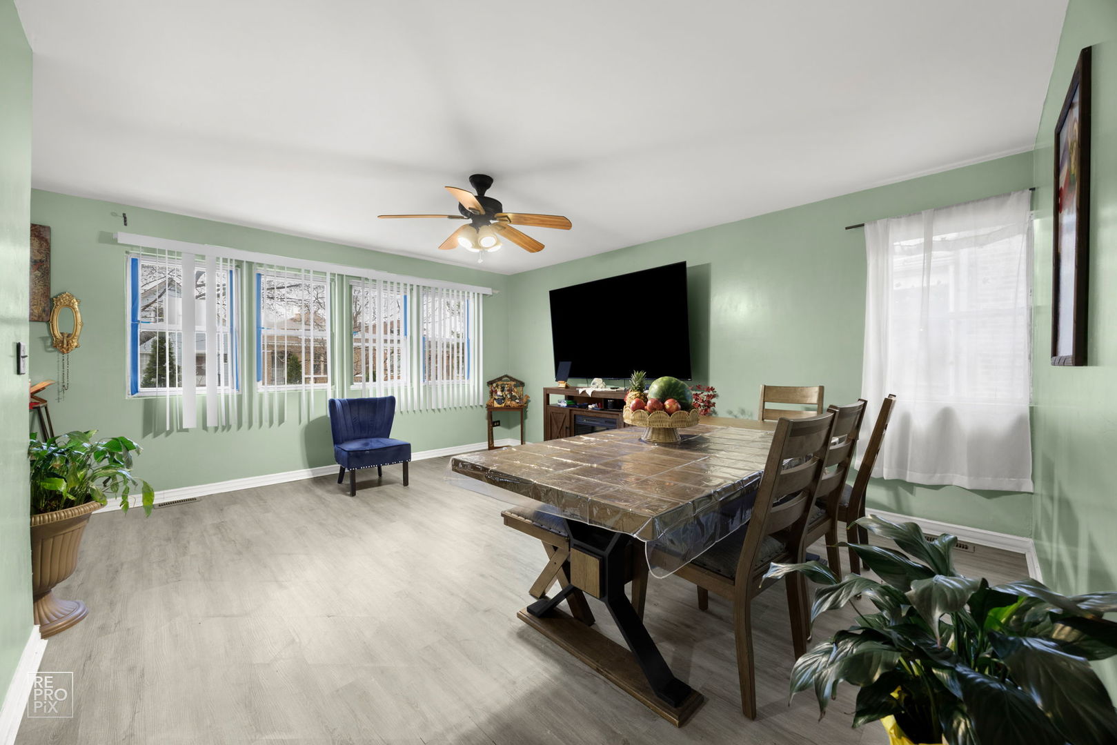3432 W 60th Place