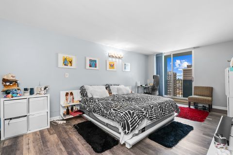 Tiny photo for 6033 N Sheridan Road #24B, Chicago, IL 60660 (MLS # 12640319)