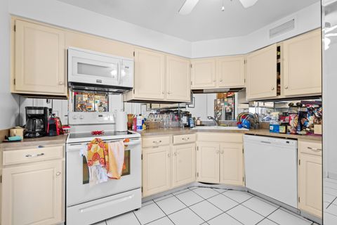 Tiny photo for 6033 N Sheridan Road #24B, Chicago, IL 60660 (MLS # 12640319)