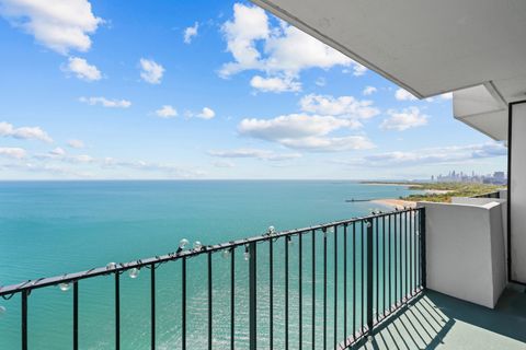 Tiny photo for 6033 N Sheridan Road #24B, Chicago, IL 60660 (MLS # 12640319)