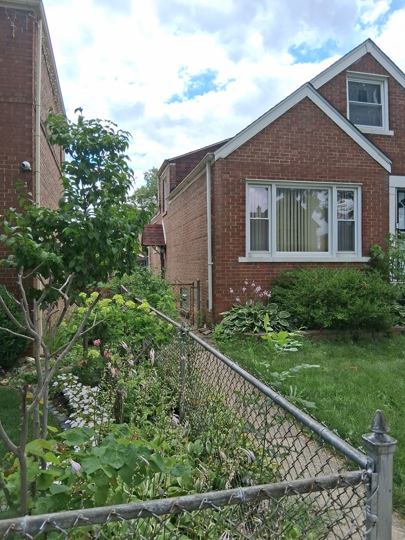 3729 W 80th Place