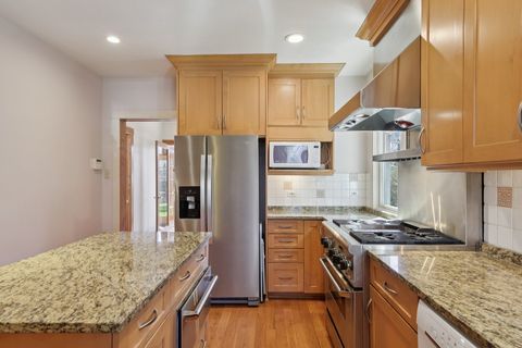 Tiny photo for 2319 Asbury Avenue, Evanston, IL 60201 (MLS # 12589389)