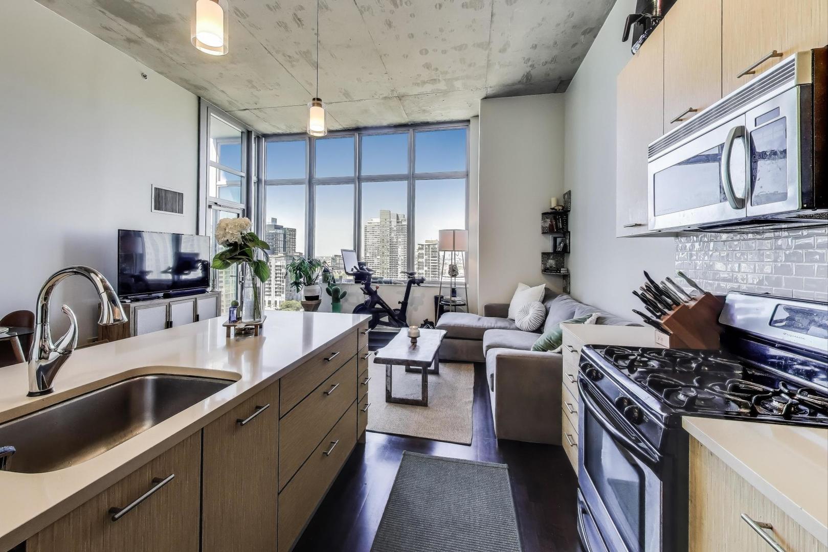659 W Randolph Street 1808