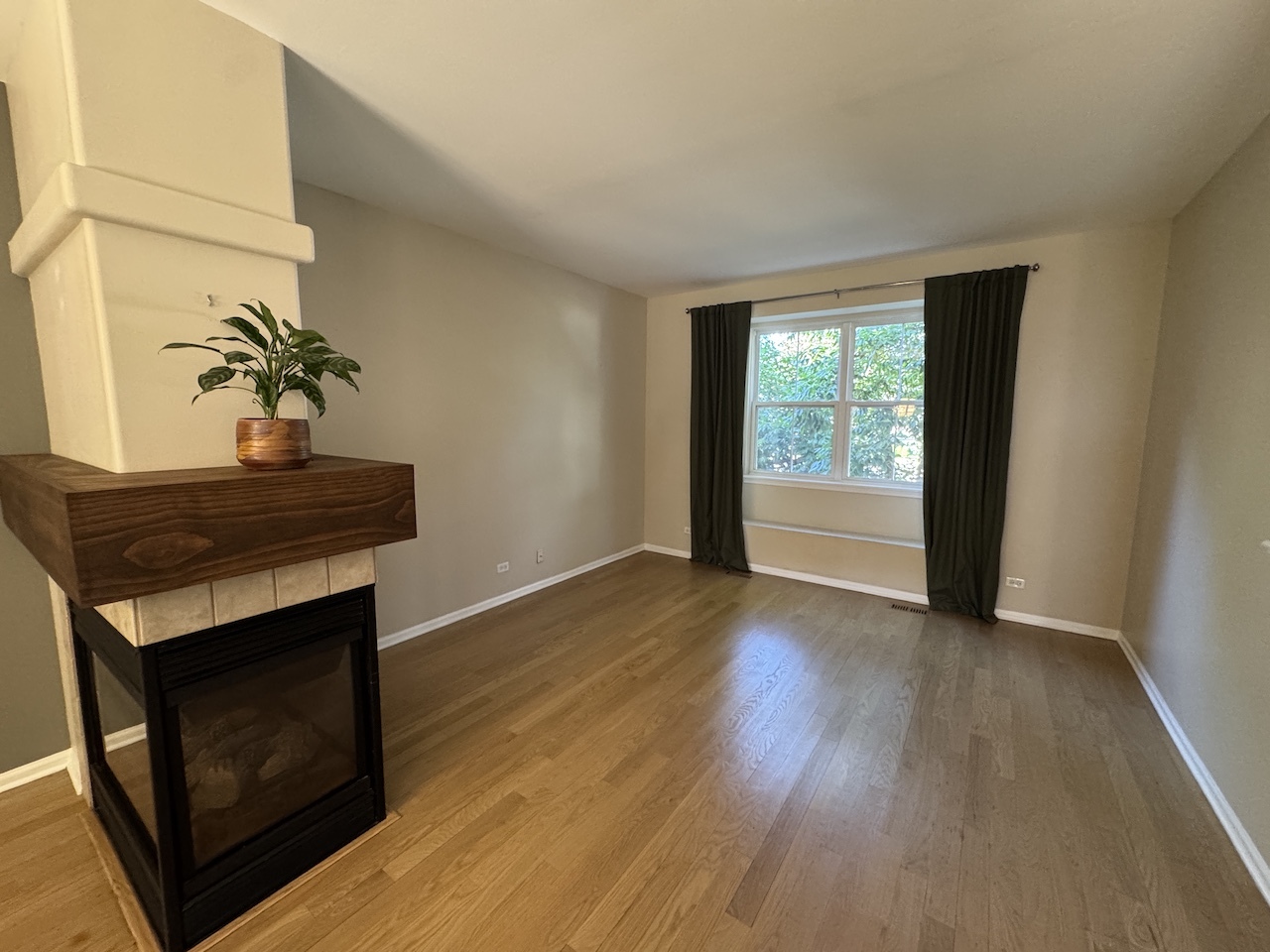 1131 N Claremont Drive