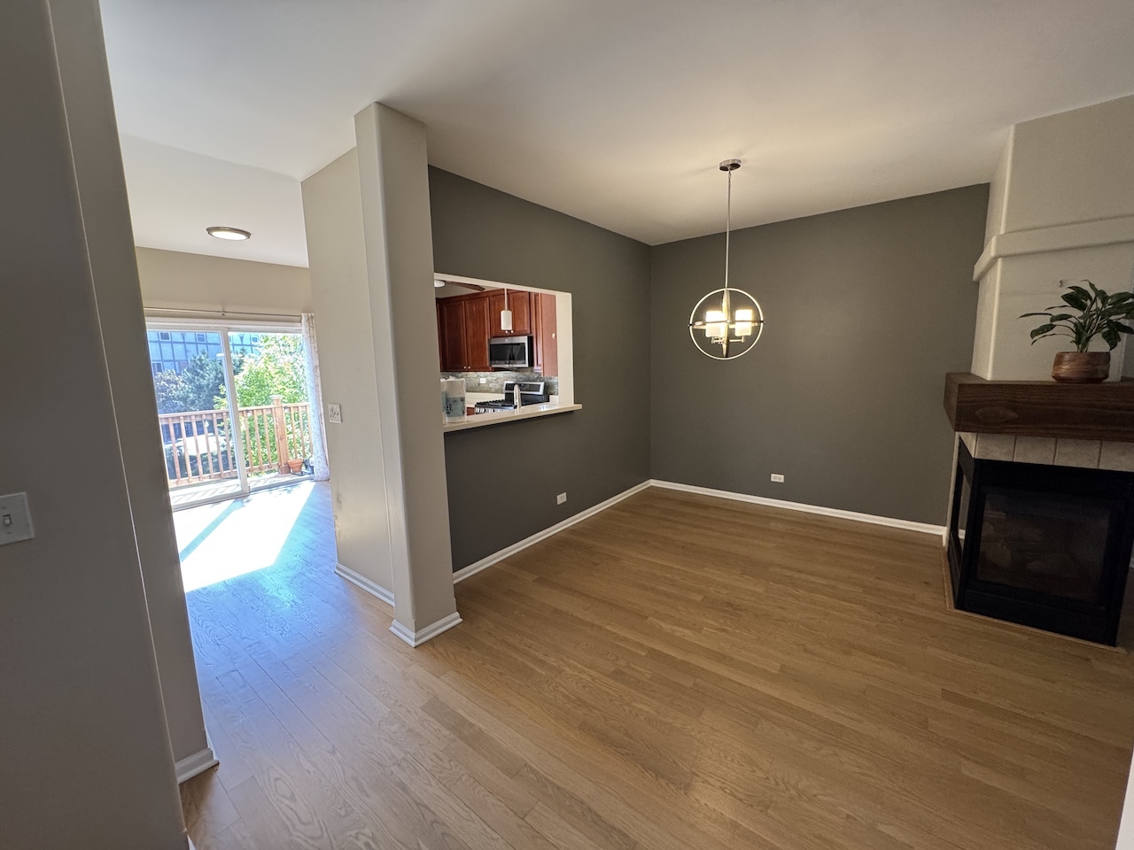 1131 N Claremont Drive