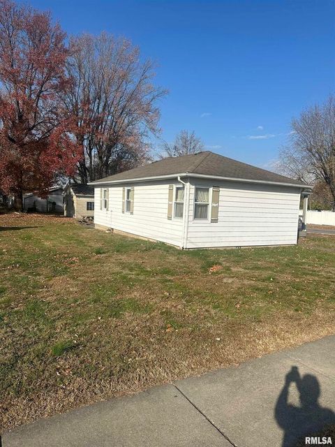 Tiny photo for 301 S EAST Street, Pinckneyville, IL 62274 (MLS # EB460479)