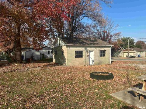 Tiny photo for 301 S EAST Street, Pinckneyville, IL 62274 (MLS # EB460479)