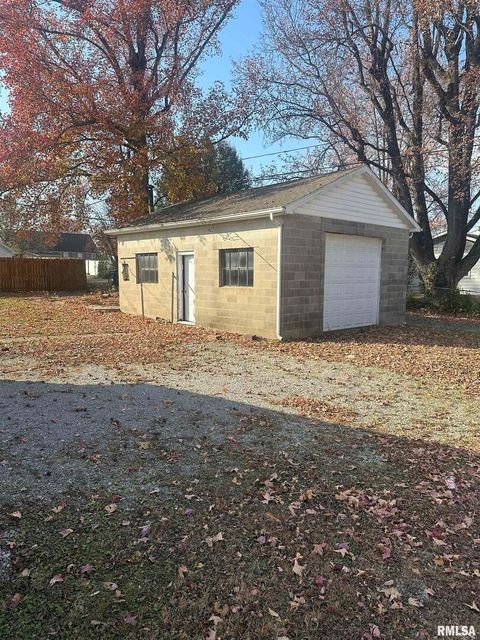 Tiny photo for 301 S EAST Street, Pinckneyville, IL 62274 (MLS # EB460479)