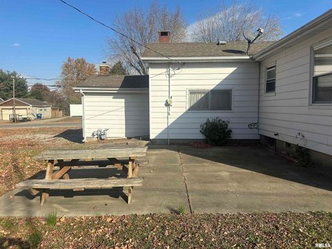 Tiny photo for 301 S EAST Street, Pinckneyville, IL 62274 (MLS # EB460479)