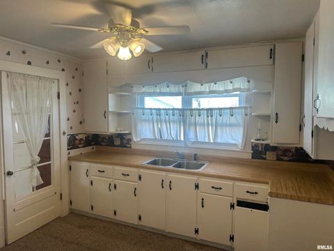 Tiny photo for 301 S EAST Street, Pinckneyville, IL 62274 (MLS # EB460479)