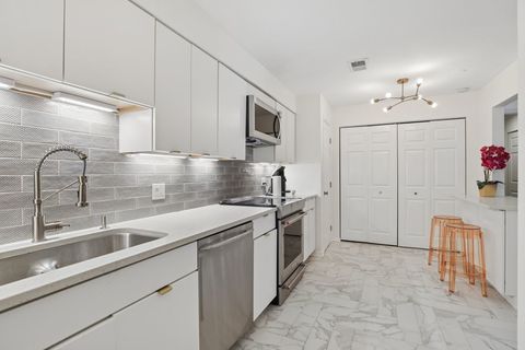 Tiny photo for 525 Grove Street #2D, Evanston, IL 60201 (MLS # 12656632)