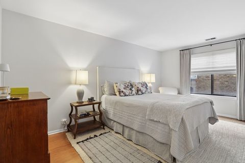 Tiny photo for 525 Grove Street #2D, Evanston, IL 60201 (MLS # 12656632)