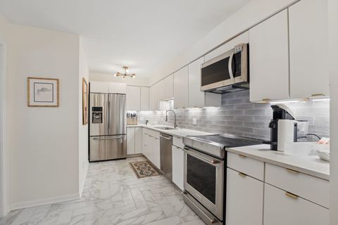 Tiny photo for 525 Grove Street #2D, Evanston, IL 60201 (MLS # 12656632)