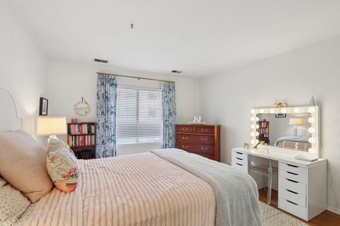 Tiny photo for 525 Grove Street #2D, Evanston, IL 60201 (MLS # 12656632)